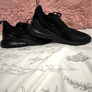 Black Nike270